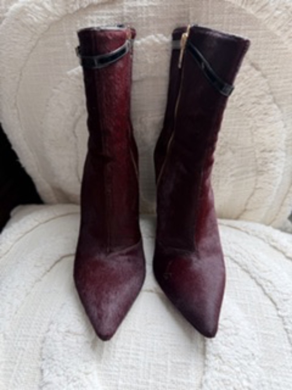 BURBERRY S  39.5 wine heritage walsingham 105 wedge ankle boot